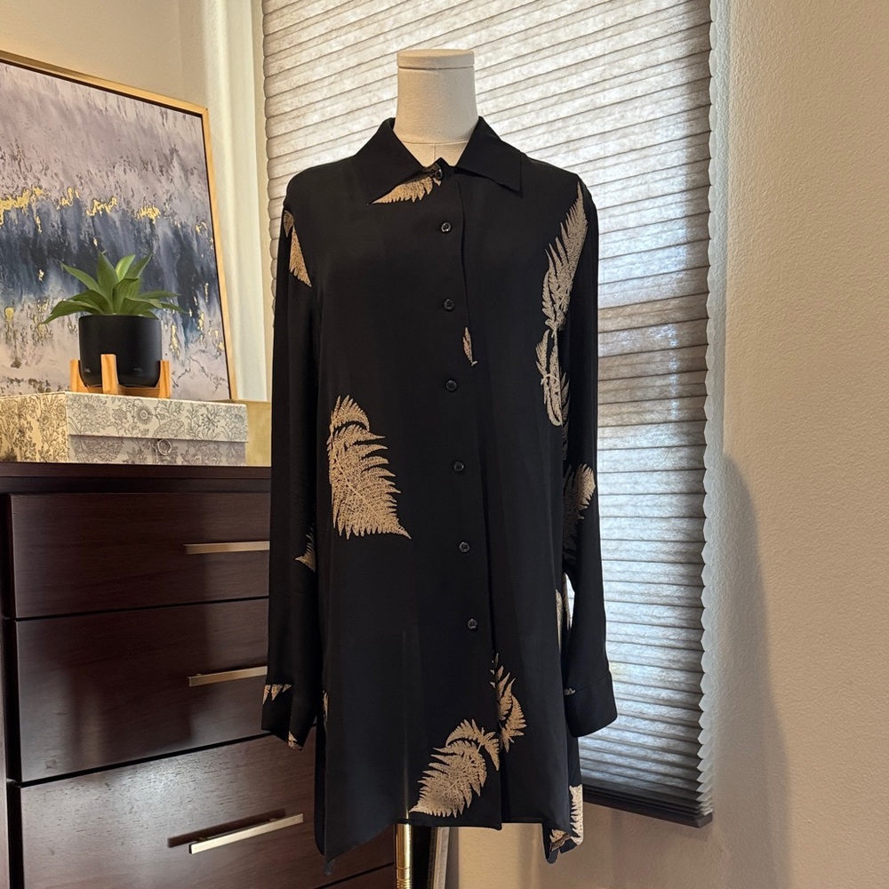 Woman's Jones of New York Country Black Button-Up Shirt with Leaf Print. Size 14